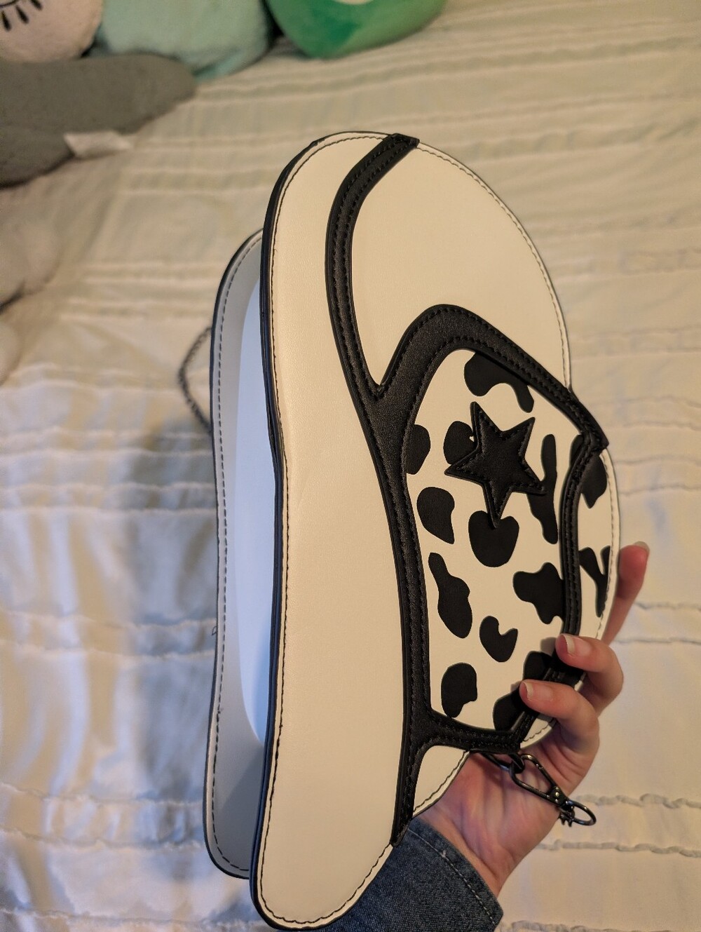 Cowboy Hat-Shaped Shoulder Bag in White and Black (3 For $25⭐) - Picture 10 of 10